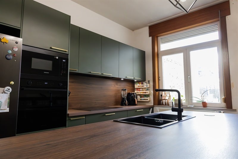 Cuisine moderne bois et verte à Seneffe | Raison Home - 2