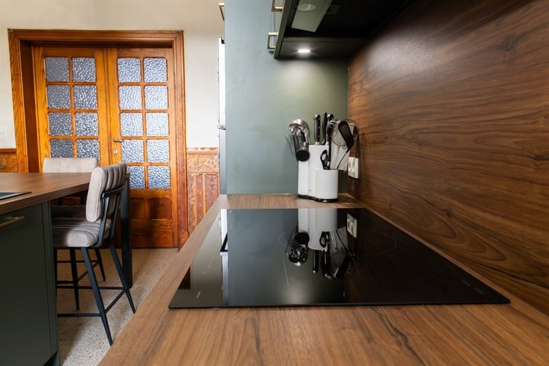 Cuisine moderne bois et verte à Seneffe | Raison Home - 5