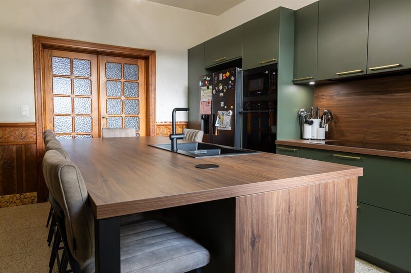 Cuisine moderne bois et verte à Seneffe | Raison Home - 7