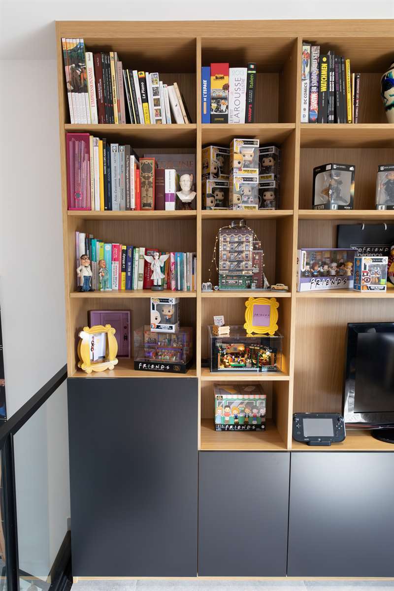 Bibliothèque et rangements d'entrée bois, noir et blanc à Le Roeulx 2