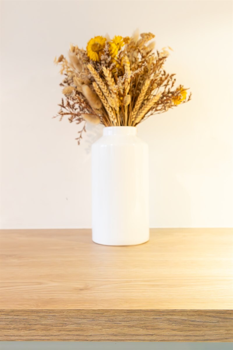 Salon-séjour moderne bois et blanc à Morlanwelz 3