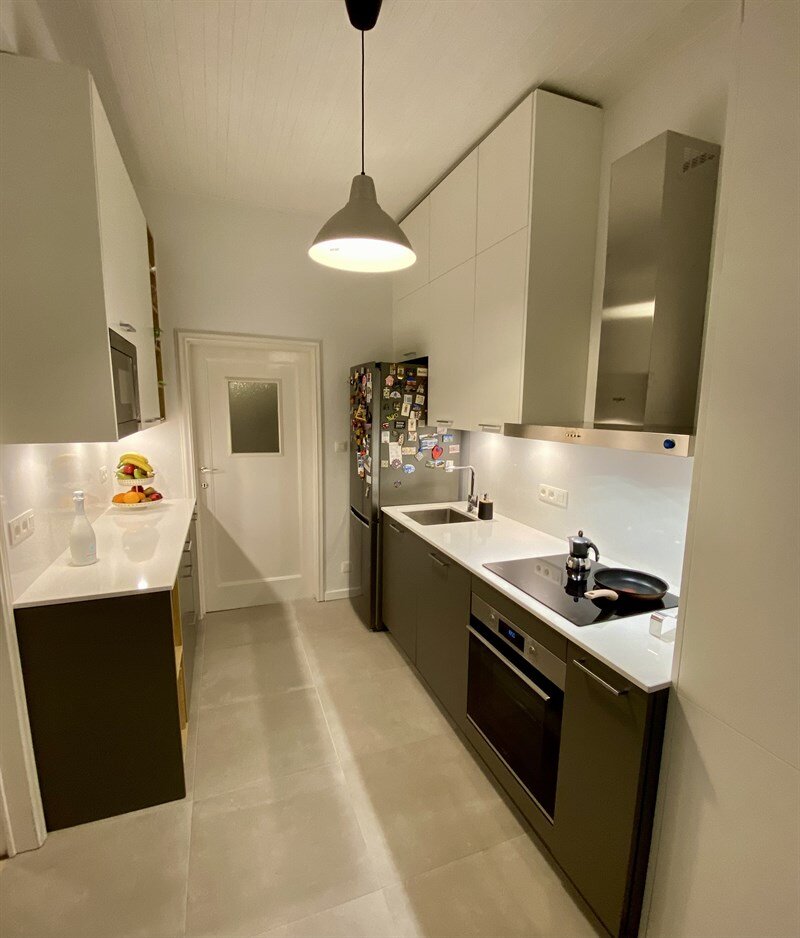 Cuisine moderne bois et blanc à Bruxelles 1