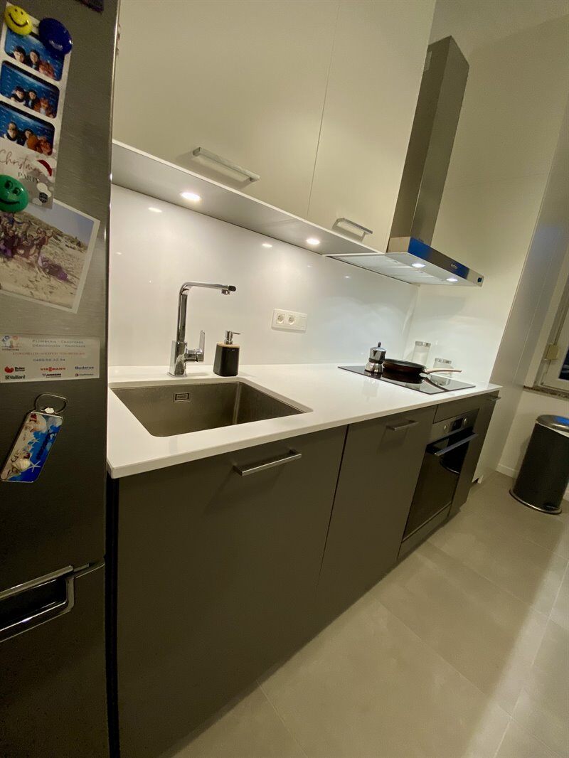 Cuisine moderne bois et blanc à Bruxelles 3