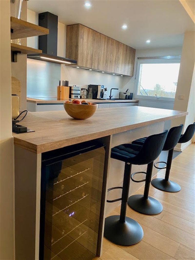 Cuisine ouverte de style moderne bois à Bruxelles | Raison Home - 2