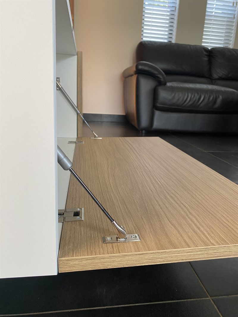 Meuble TV moderne avec espace déco illuminé à Havré 5