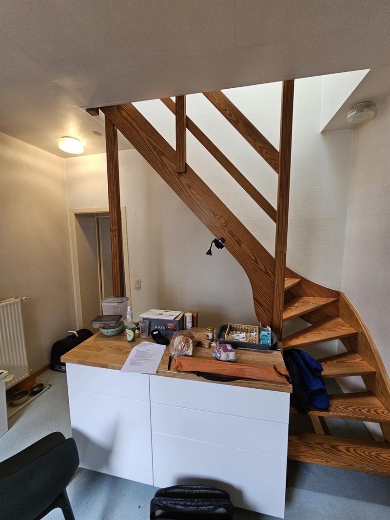 Cuisine contemporaine optimisée de couleur bois et blanc à Mons | Raison Home - 6
