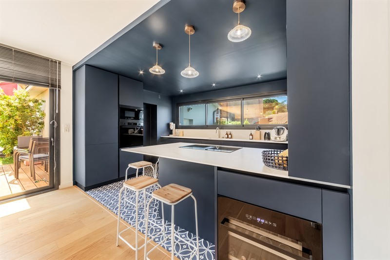 Magnifique cuisine moderne bleu à Reze | Raison Home - 2