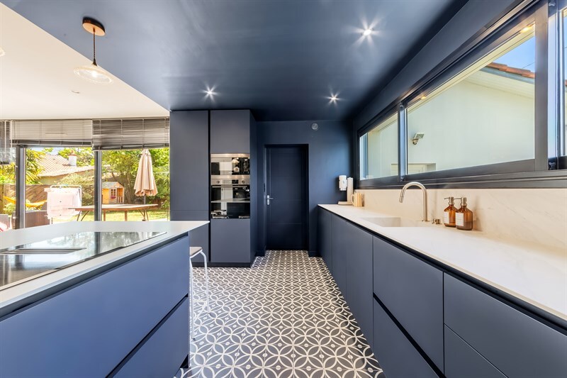 Magnifique cuisine moderne bleu à Reze | Raison Home - 5
