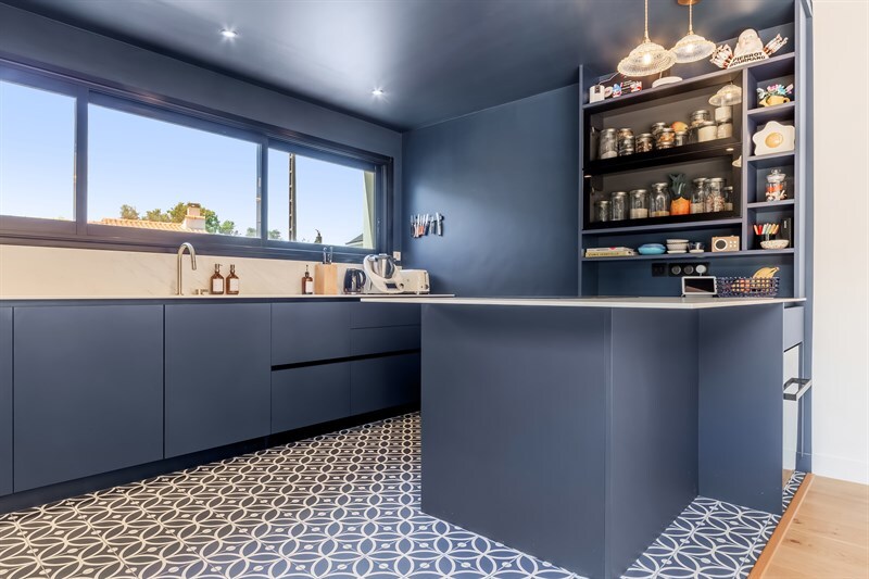Magnifique cuisine moderne bleu à Reze | Raison Home - 8