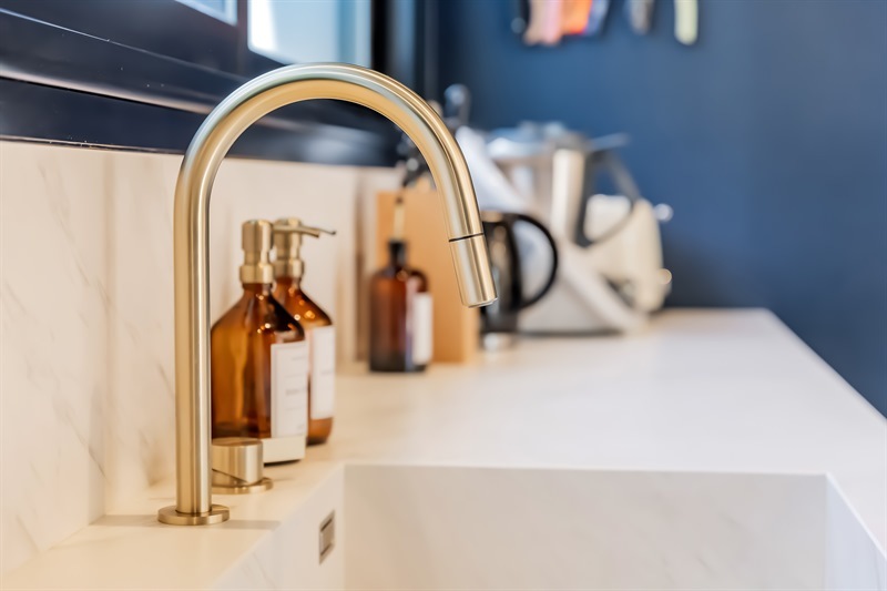 Magnifique cuisine moderne bleu à Reze | Raison Home - 10