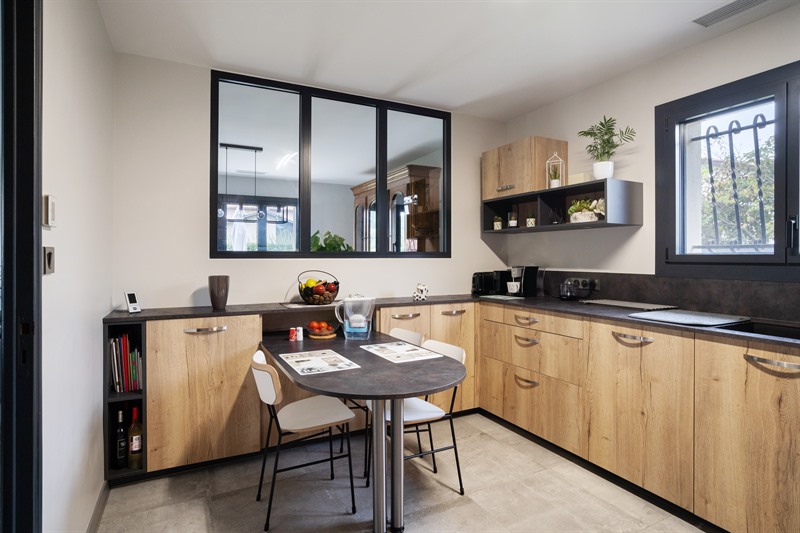 Cuisine fermée de style contemporain bois à Villenave d'Ornon 1