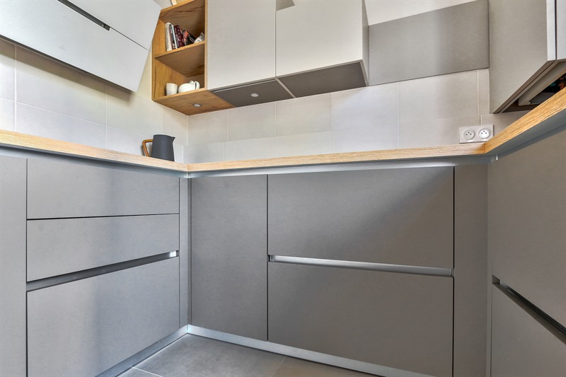 Cuisine fermée de style moderne bois et beige à Tours 7