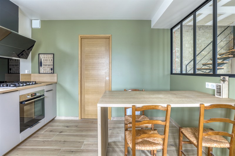 Cuisine fermée blanc bois à Saint-Epain | Raison Home - 7