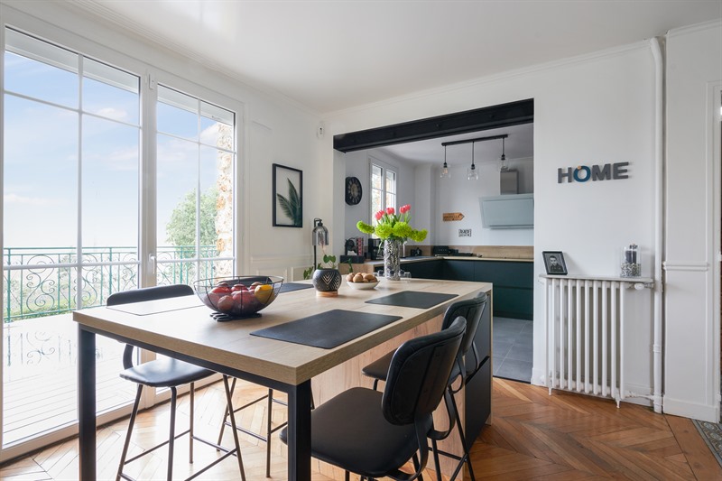 Cuisine de style moderne noire et bois à Triel-sur-Seine | Raison Home - 5