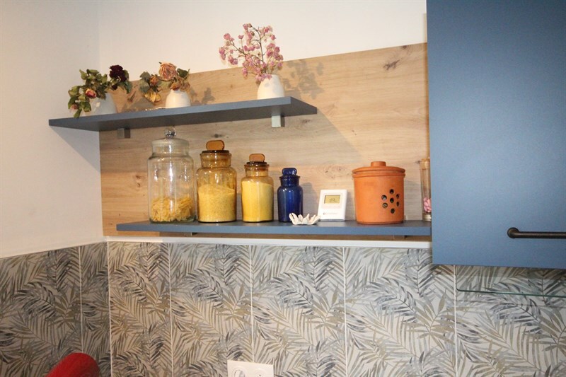 Cuisine ouverte bois et bleue à St-Malo de Guersac 2