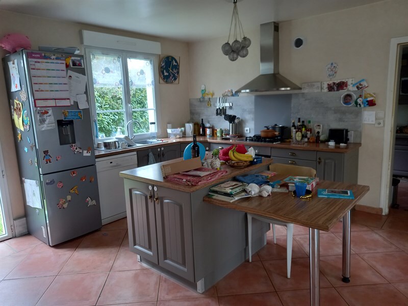 Cuisine ouverte bois et bleue à St-Malo de Guersac 4