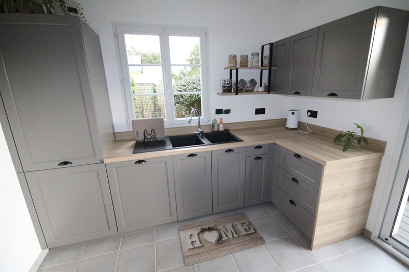 Cuisine de style nature gris à Donges 3