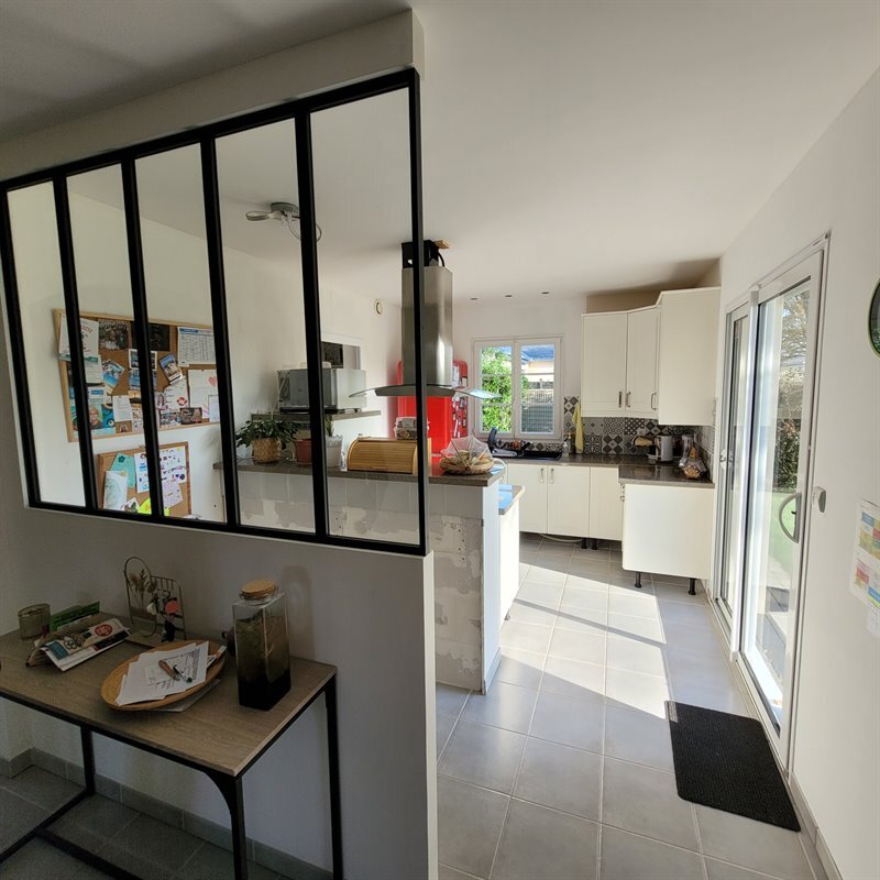 Cuisine de style nature gris à Donges 4