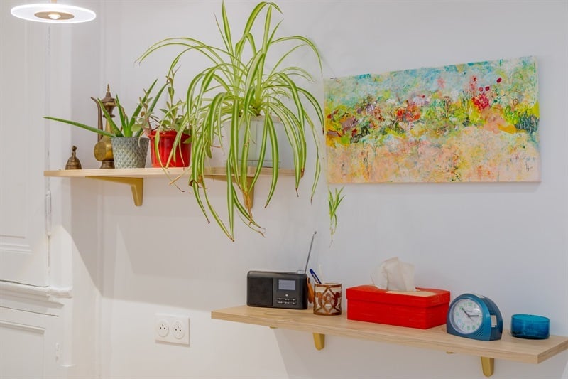 Cuisine en U de style nature bois et blanc à Lyon | Raison Home - 7