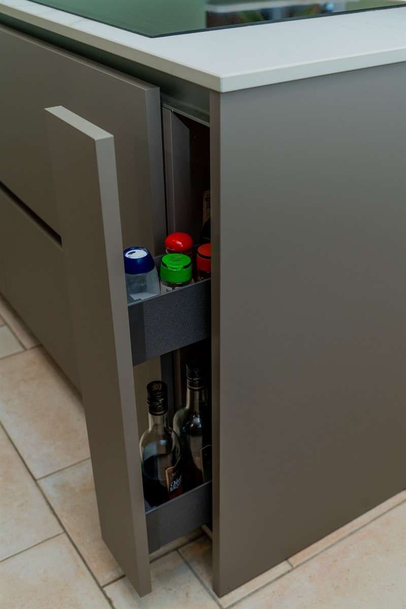 Cuisine contemporaine bois et beige à Bouvesse Quirieu 8