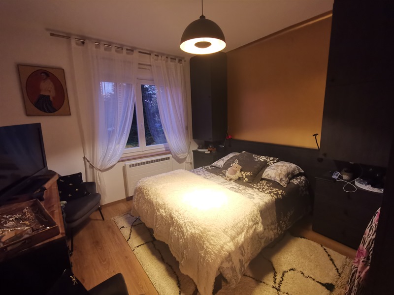 Tête de lit et rangements noirs à Chateau Salins | Raison Home - 2