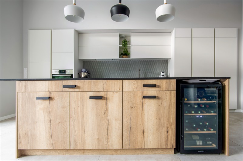 Cuisine blanche de style moderne à Camblanes-et-Meynac | Raison Home - 2