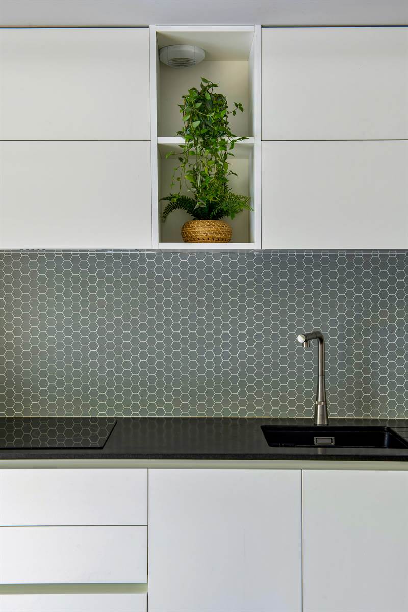 Cuisine blanche de style moderne à Camblanes-et-Meynac | Raison Home - 5