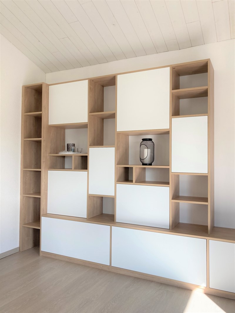 Meuble bibliothèque blanc et bois contemporain à Argentonay | Raison Home - 2