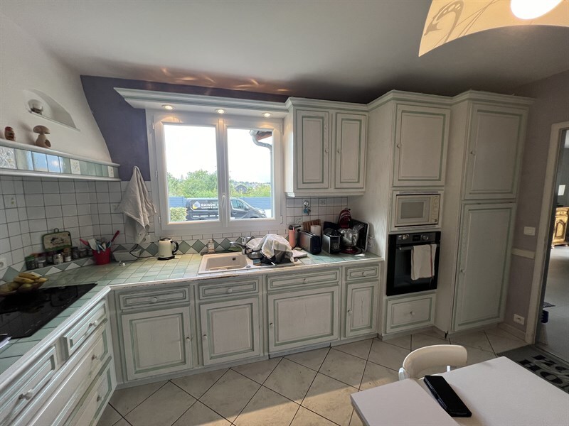 Cuisine fermée de style moderne bois et blanc à Bressuire 9
