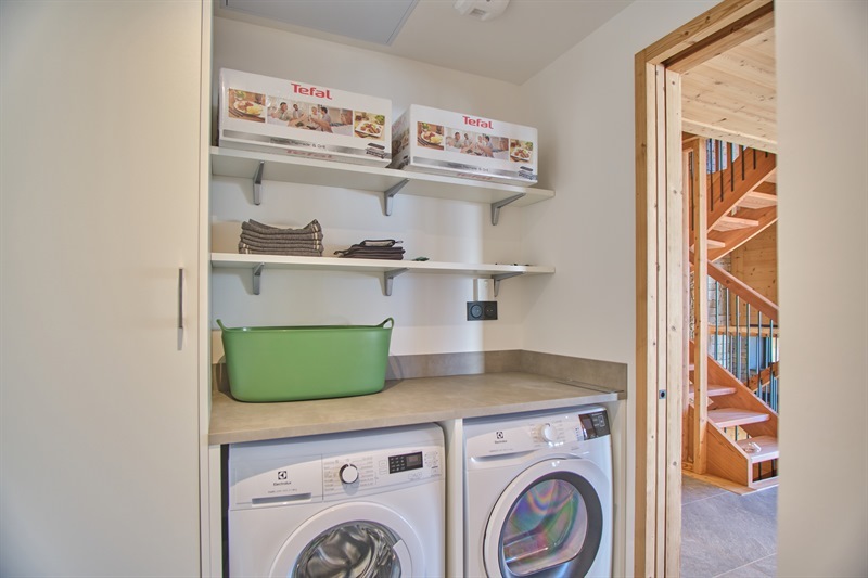 Cuisine spacieuse en bois et Dekton aux Deux Alpes | Raison Home - 9