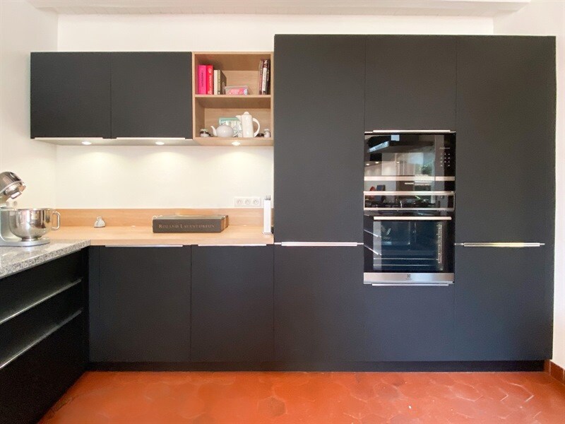 Cuisine moderne bois et noir mat à Sorel-Moussel 3