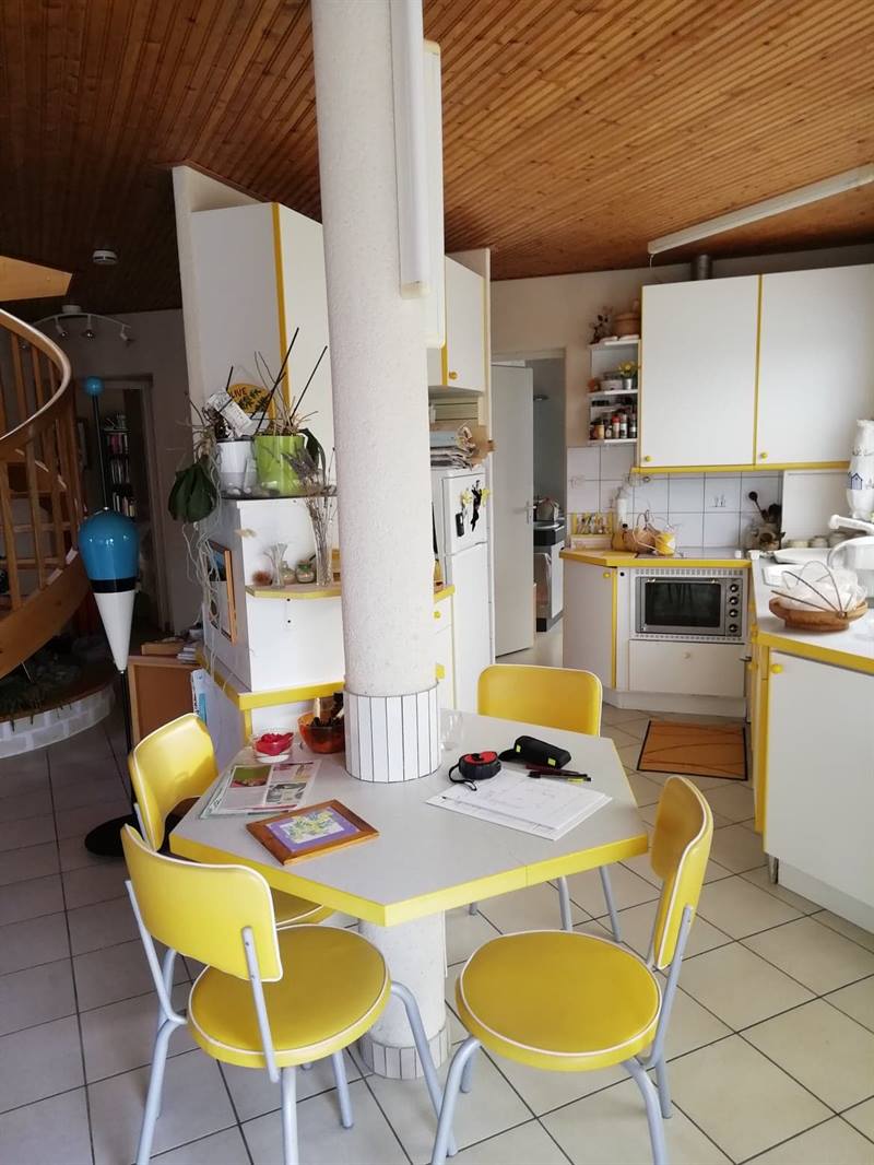 Cuisine ouverte bois et gris à Mazieres-en-Mauges | Raison Home - 10