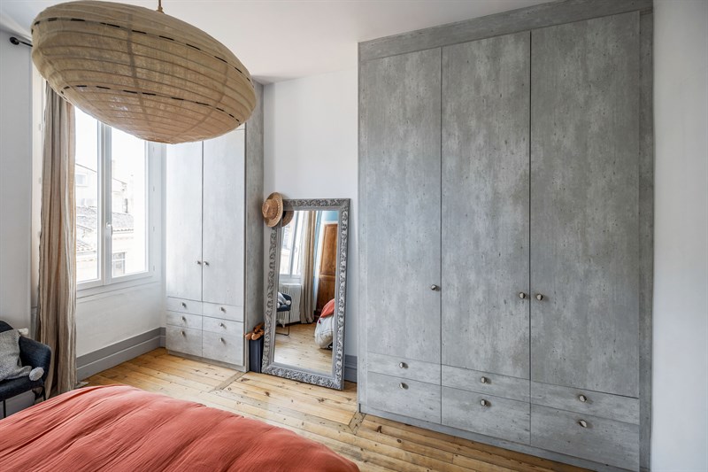 Dressing gris de style contemporain à Bordeaux | Raison Home - 1