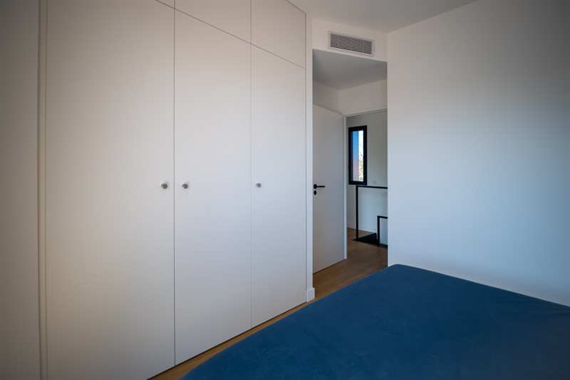 Placard blanc pour une chambre d'amis à Andernos-les-Bains | Raison Home - 1