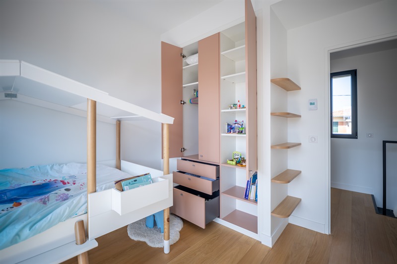 Placard rose sur-mesure pour chambre enfant à Andernos-les-Bains 2