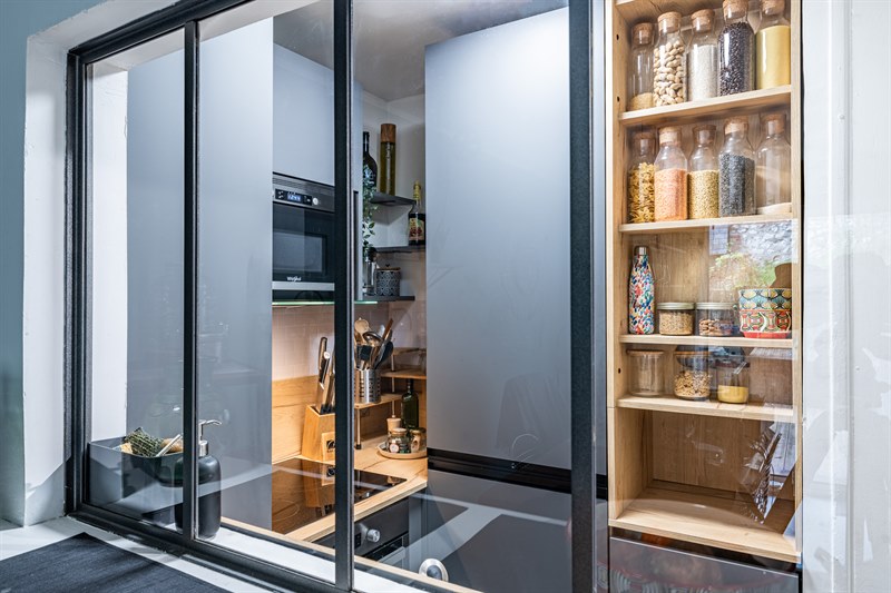 Petite cuisine moderne avec verrière à Rouen | Raison Home - 2
