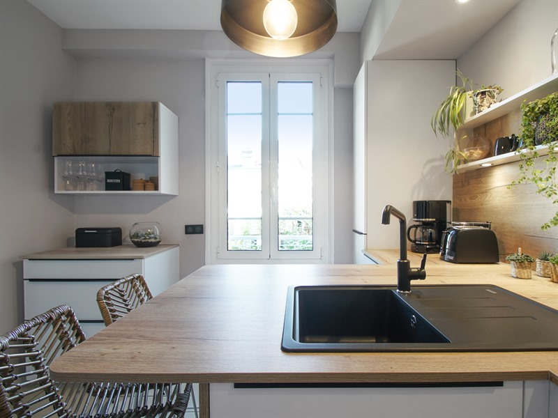 Cuisine contemporaine blanche et bois au Havre | Raison Home - 10