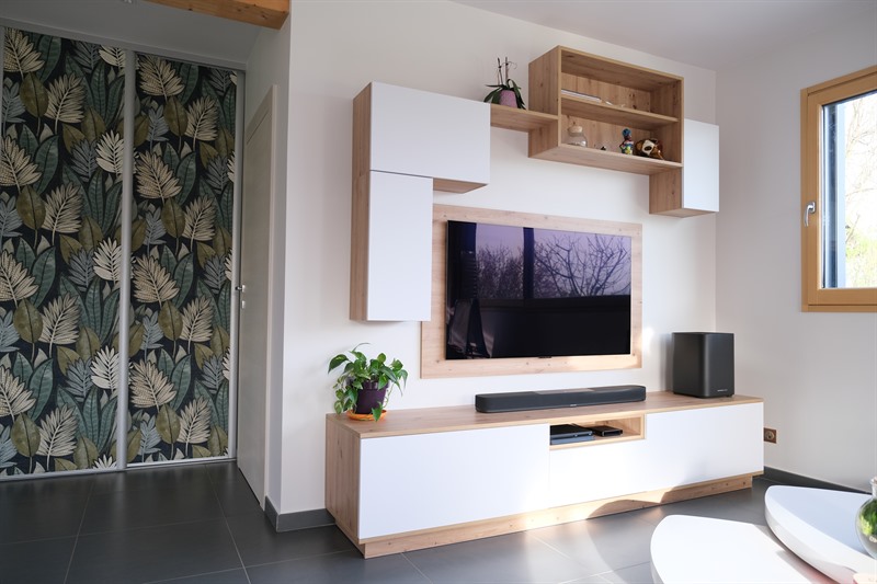 Meuble TV et rangements de style moderne bois et blanc 2