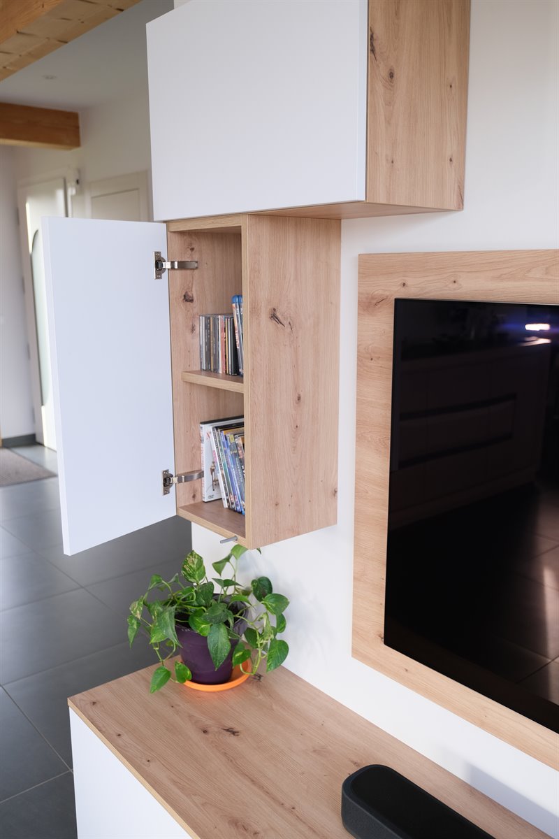 Meuble TV et rangements de style moderne bois et blanc 9