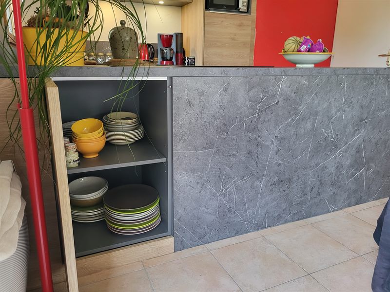 Cuisine en U de style moderne bois et noir 3