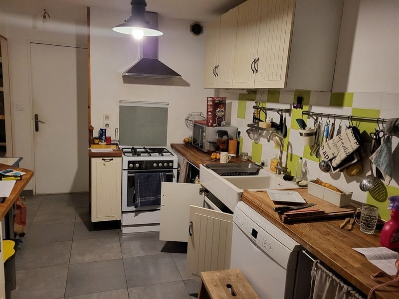 Cuisine fermée de style moderne bois et beige à Nantes | Raison Home - 7