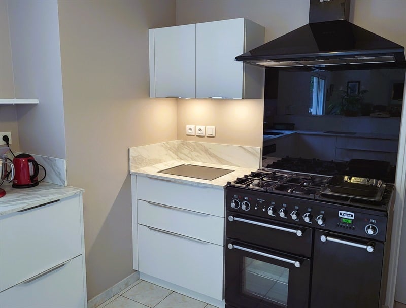 Cuisine en U de style moderne à La Haie Fouassière | Raison Home - 3