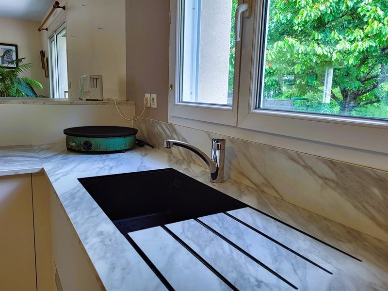 Cuisine en U de style moderne à La Haie Fouassière | Raison Home - 5
