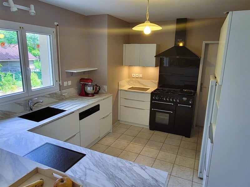 Cuisine en U de style moderne à La Haie Fouassière | Raison Home - 7