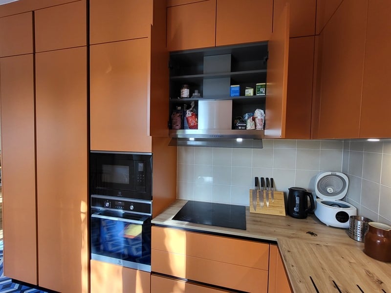 Cuisine en L moderne bois et orange à Nantes | Raison Home - 4
