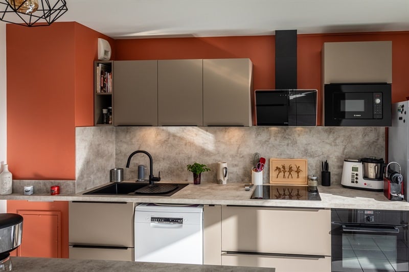 Cuisine moderne de couleur beige | Raison Home - 1