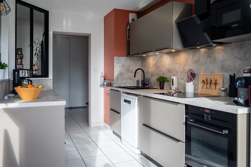 Cuisine moderne de couleur beige | Raison Home - 2