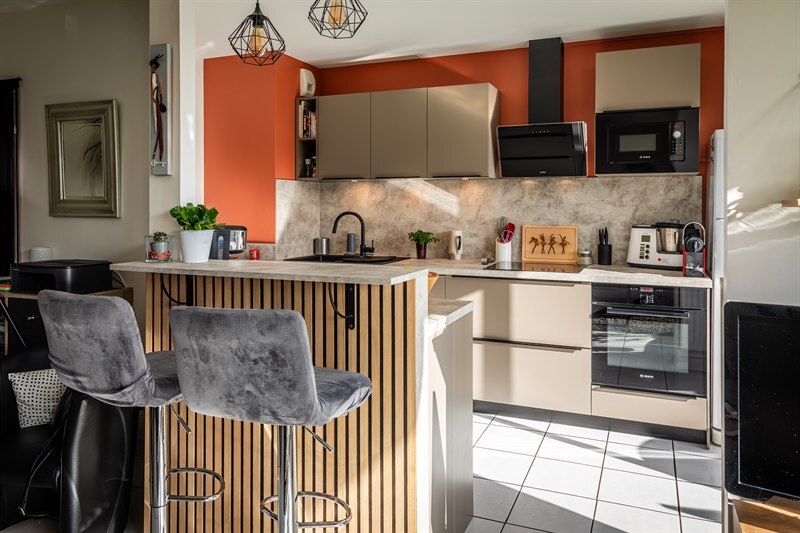 Cuisine moderne de couleur beige | Raison Home - 4