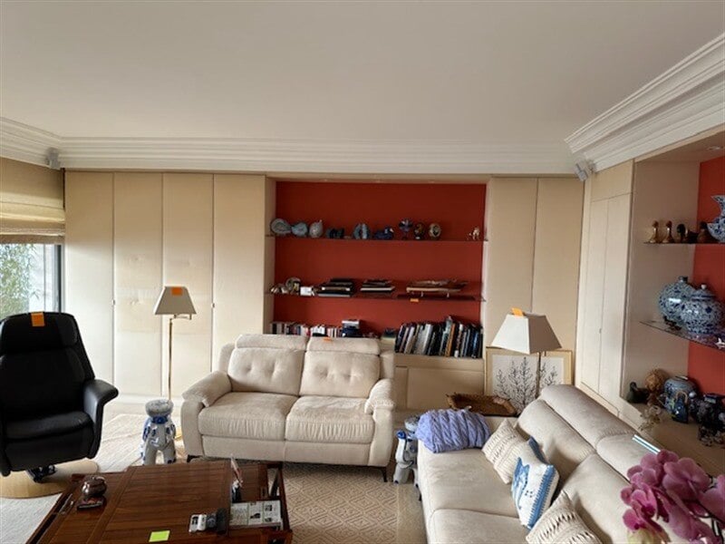 Bibliothèque moderne bois et beige à Cannes 4