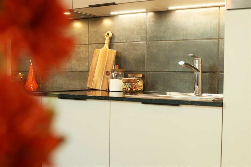 Cuisine ouverte de style moderne beige à Dreux 6